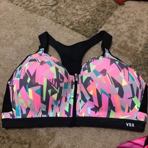 Victoria secret sport bra size 40DD